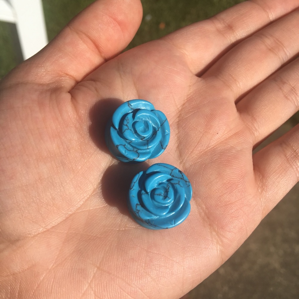 5/8 turquoise rose shaped plugs gauges